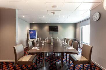 هتل Holiday Inn Express   Glasgow   City Ctr Theatreland, An Ihg