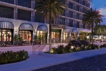 هتل Cirque St. Armands Beachside