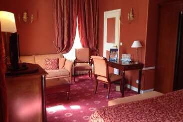 هتل Hôtel Les Maréchaux