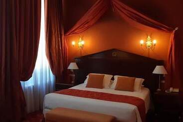 هتل Hôtel Les Maréchaux