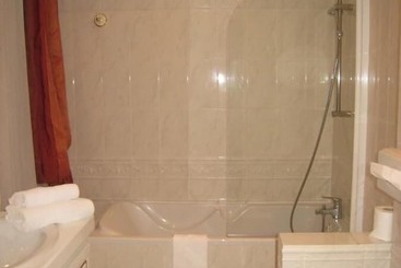 هتل Hôtel Les Maréchaux