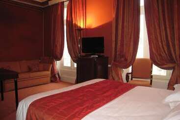 هتل Hôtel Les Maréchaux