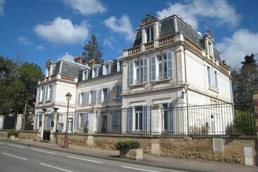 هتل Hôtel Les Maréchaux