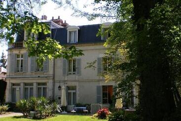 هتل Hôtel Les Maréchaux