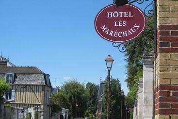 هتل Hôtel Les Maréchaux