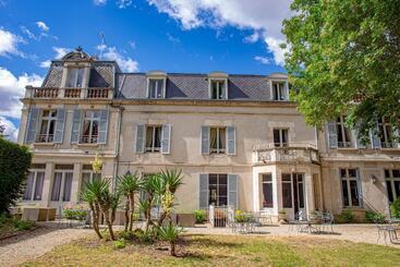 هتل Hôtel Les Maréchaux