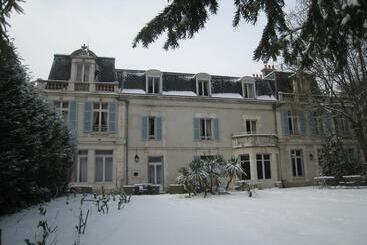 هتل Hôtel Les Maréchaux