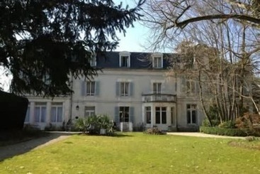 هتل Hôtel Les Maréchaux
