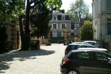 هتل Hôtel Les Maréchaux