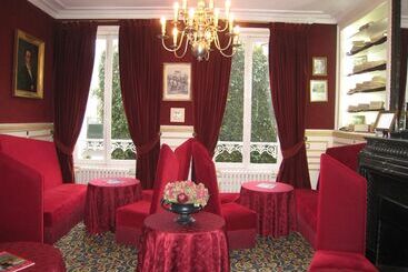 هتل Hôtel Les Maréchaux