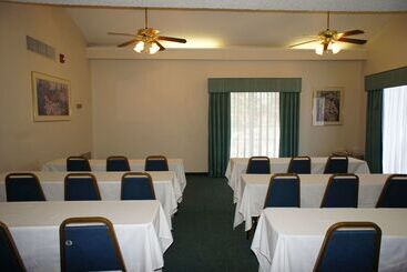 هتل Baymont By Wyndham Fort Myers Central