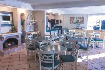 هتل La Quinta Inn By Wyndham Moline Airport