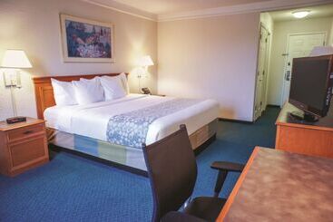 هتل La Quinta Inn By Wyndham Moline Airport