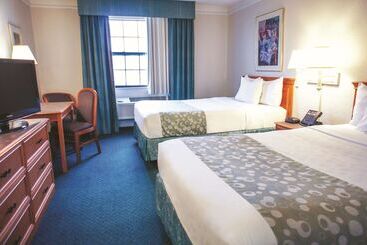هتل La Quinta Inn By Wyndham Moline Airport
