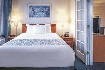 هتل La Quinta Inn By Wyndham Moline Airport