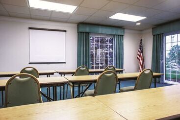 هتل La Quinta Inn By Wyndham Moline Airport