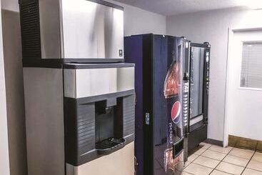 هتل La Quinta Inn By Wyndham Moline Airport
