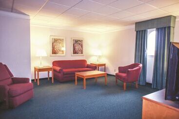 هتل La Quinta Inn By Wyndham Moline Airport