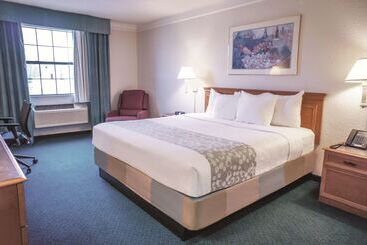 هتل La Quinta Inn By Wyndham Moline Airport