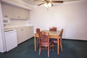 هتل La Quinta Inn By Wyndham Moline Airport