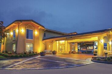 هتل La Quinta Inn By Wyndham Moline Airport