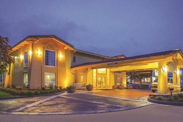 هتل La Quinta Inn By Wyndham Moline Airport