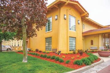 هتل La Quinta Inn By Wyndham Moline Airport