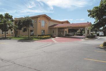 هتل La Quinta Inn By Wyndham Moline Airport