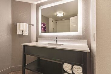 هتل La Quinta By Wyndham Grand Junction Airport