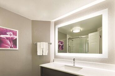 هتل La Quinta By Wyndham Grand Junction Airport