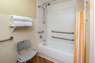 هتل La Quinta By Wyndham Greenville Haywood