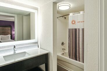 هتل La Quinta By Wyndham Lubbock West Medical Center