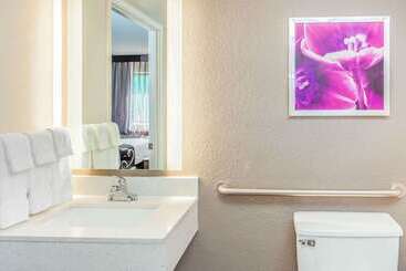 هتل La Quinta By Wyndham Lubbock West Medical Center