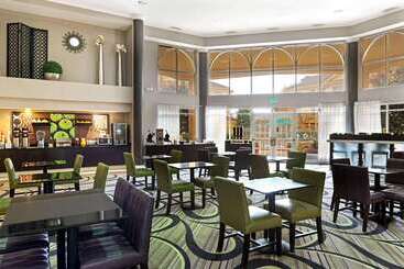 هتل La Quinta By Wyndham Macon