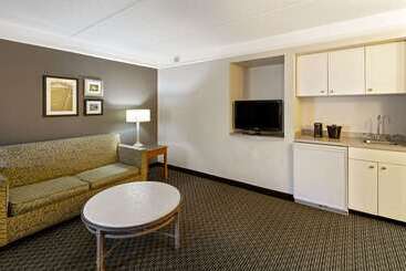 هتل La Quinta By Wyndham Macon