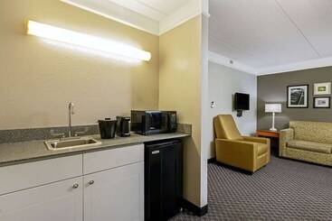 هتل La Quinta By Wyndham Macon