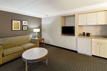 هتل La Quinta By Wyndham Macon