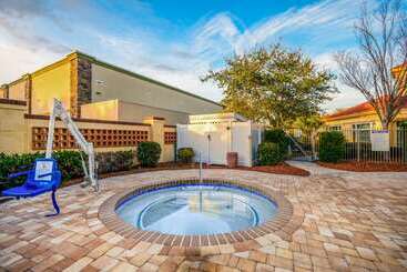 هتل La Quinta Inn & Suites By Wyndham Myrtle Beach Broadway Area