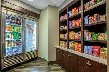 هتل La Quinta Inn & Suites By Wyndham Myrtle Beach Broadway Area