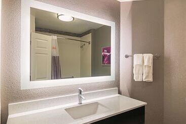 هتل La Quinta By Wyndham Oklahoma City   Nw Expwy