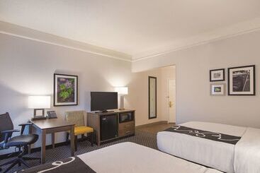 هتل La Quinta By Wyndham Oklahoma City   Nw Expwy