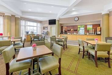 هتل La Quinta By Wyndham Salt Lake City Airport