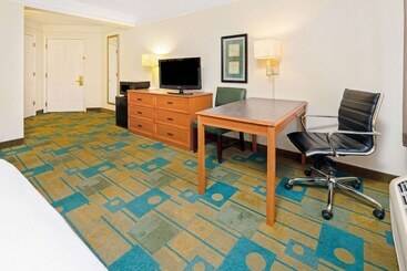 هتل La Quinta By Wyndham Salt Lake City Airport