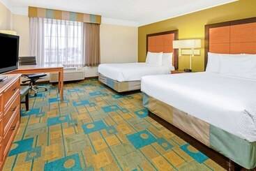 هتل La Quinta By Wyndham Salt Lake City Airport