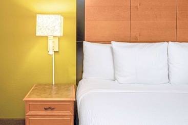هتل La Quinta By Wyndham Salt Lake City Airport