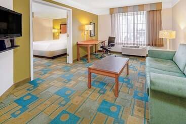 هتل La Quinta By Wyndham Salt Lake City Airport