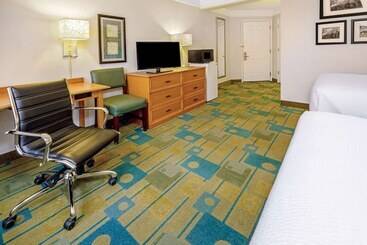 هتل La Quinta By Wyndham Salt Lake City Airport