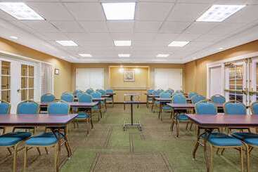 هتل La Quinta By Wyndham Winston Salem