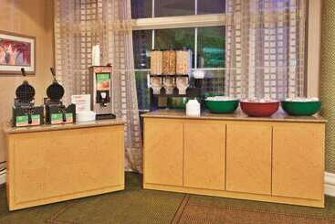 هتل La Quinta By Wyndham Winston Salem