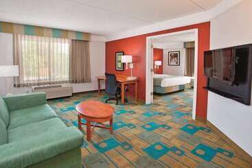 هتل La Quinta By Wyndham Winston Salem